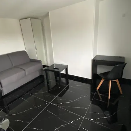 Bella - Equipe - Tv Netflix - Centre 100m- Gare 50m - Basilique 200m Apartmán Lisieux