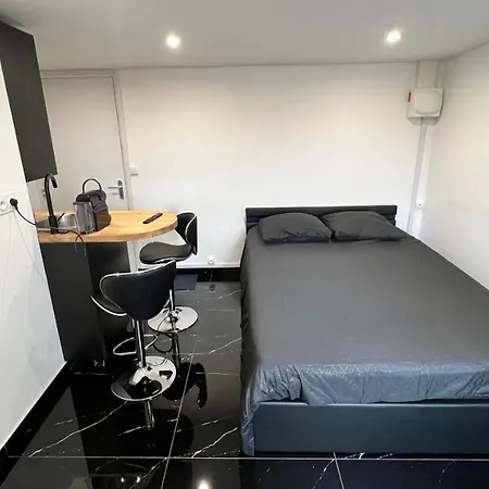 Bella - Equipe - Tv Netflix - Centre 100m- Gare 50m - Basilique 200m