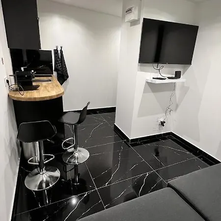 Bella - Equipe - Tv Netflix - Centre 100m- Gare 50m - Basilique 200m Апартаменты *