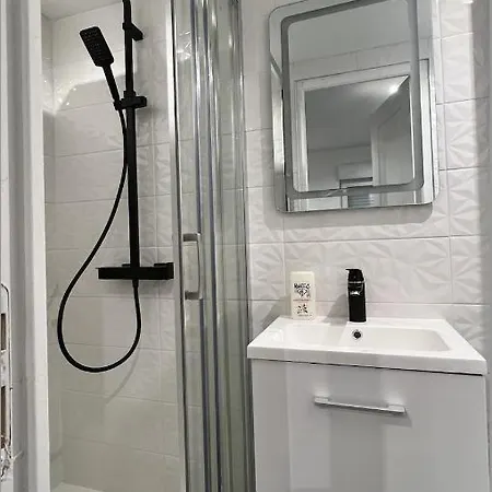 Bella - Equipe - Tv Netflix - Centre 100m- Gare 50m - Basilique 200m Apartament *