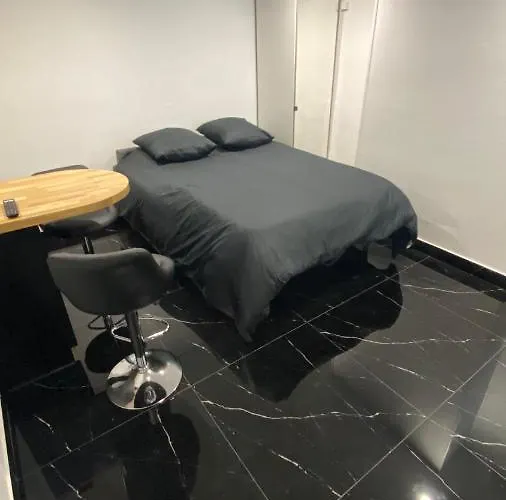 Bella - équipé - Tv Netflix - Centre 100m- Gare 50m - Basilique 200m Appartement *