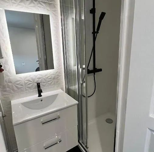 Bella - équipé - Tv Netflix - Centre 100m- Gare 50m - Basilique 200m Appartement *