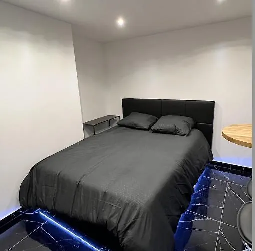 Appartement Bella - équipé - Tv Netflix - Centre 100m- Gare 50m - Basilique 200m *