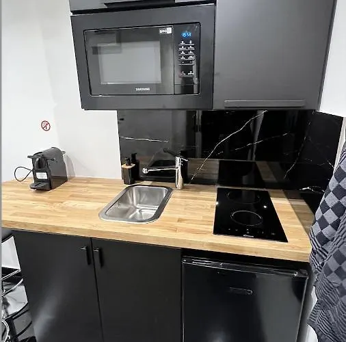 Bella - Equipe - Tv Netflix - Centre 100m- Gare 50m - Basilique 200m Apartament Lisieux